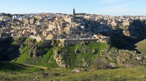 Previsione serale per il 15-03: Giornata serena o parzialmente nuvolosa. Fresco